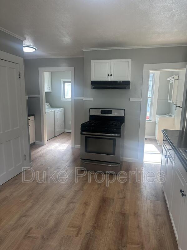 Building Photo - 5 Sheridan St