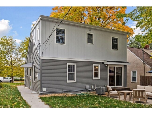 Building Photo - 3040 Hampshire Ave S