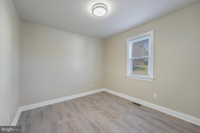 Building Photo - 4411 Fairview Ave