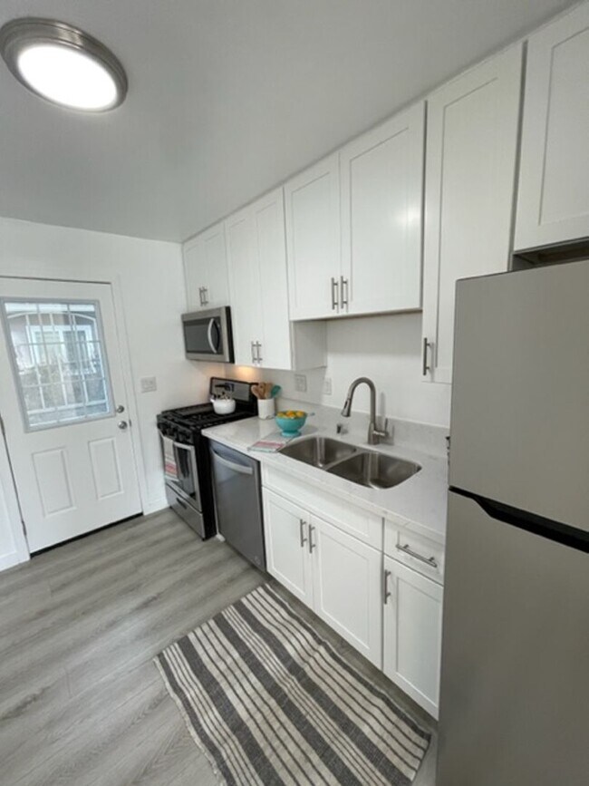 Building Photo - 1518 El Sereno Ave