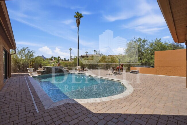 Building Photo - 10643 N Indian Wells Dr
