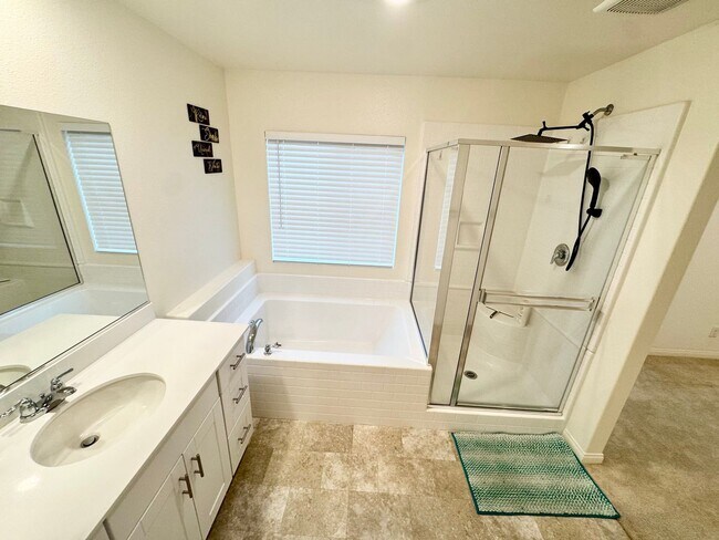 Building Photo - Beautiful 3 bedroom plus bonus room Home