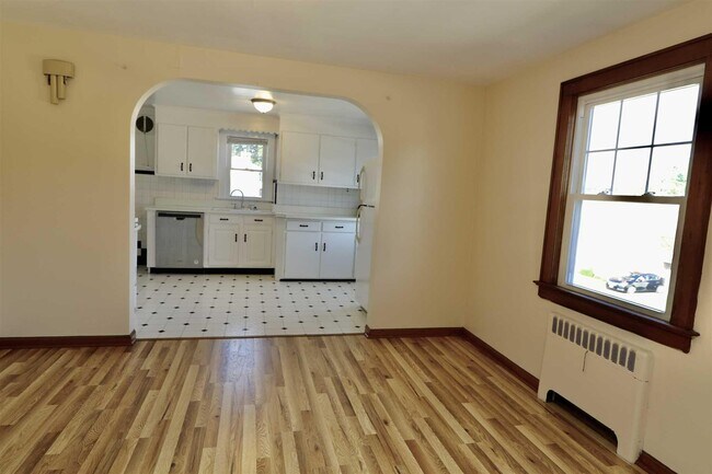 Building Photo - 82 S Chestnut St