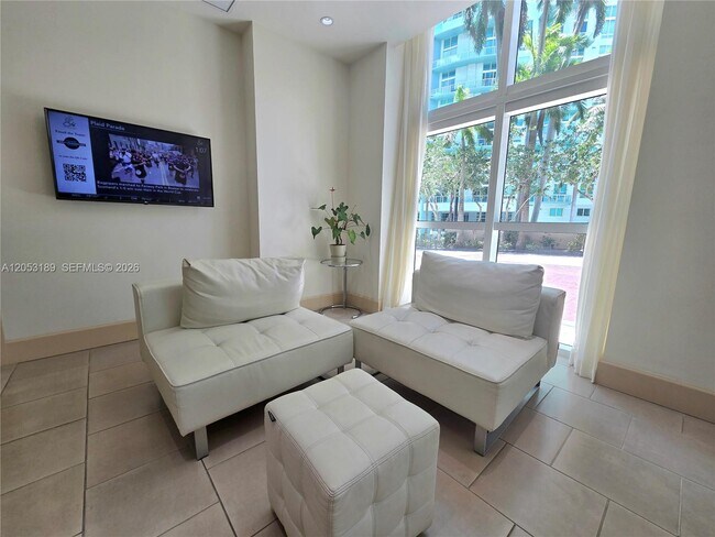 Building Photo - 2000 N Bayshore Dr