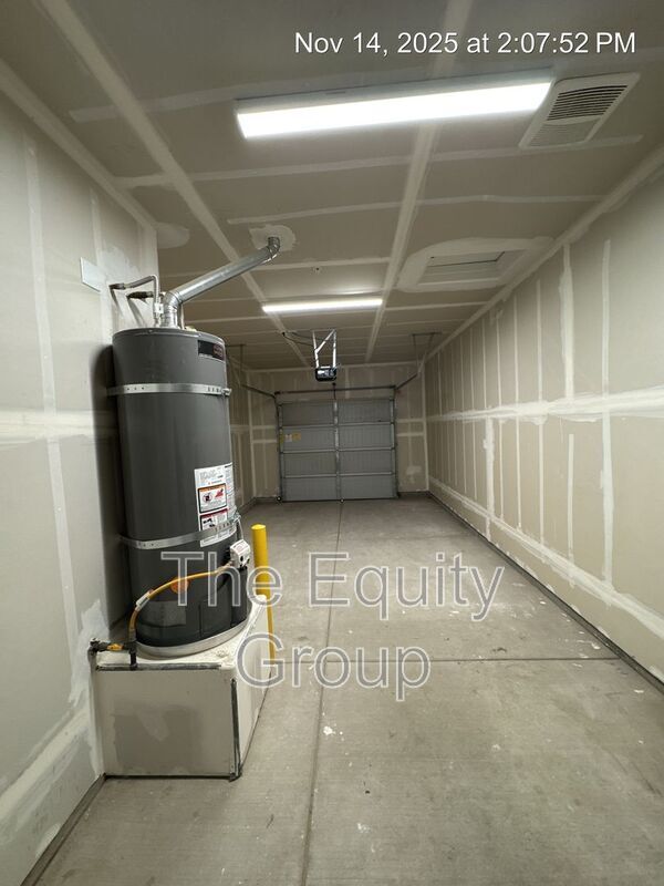 Building Photo - 410 S Summit St