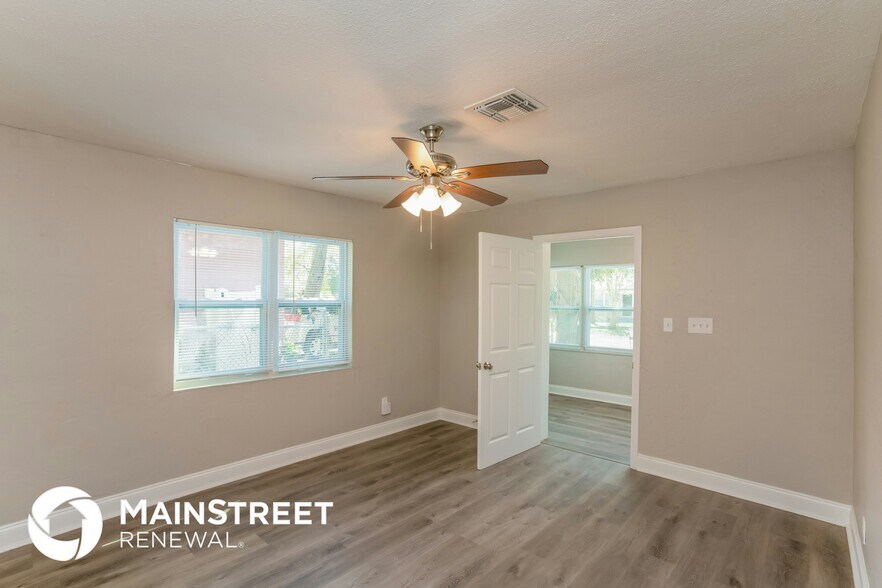 Building Photo - 2227 17th Ave S