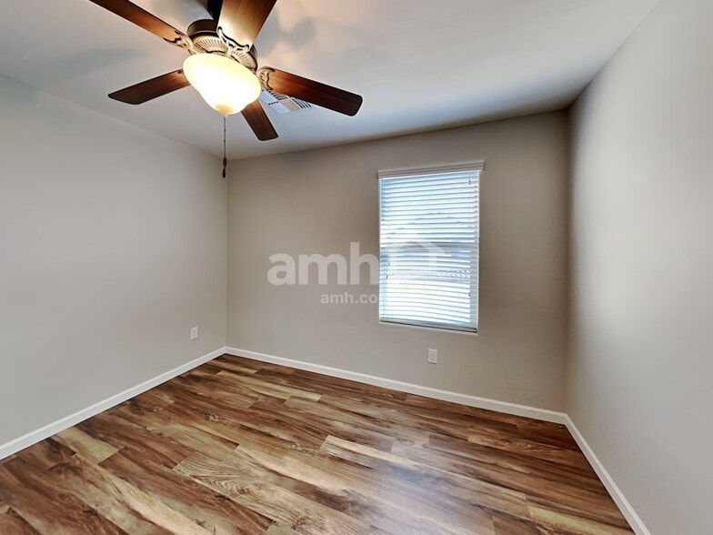 Building Photo - 20701 W Stone Hill Rd