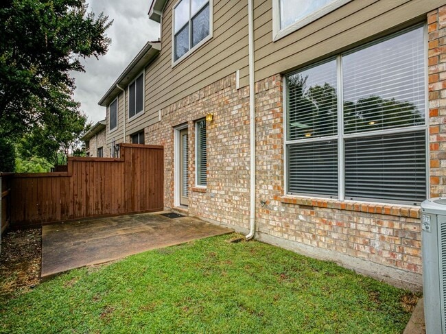 Building Photo - 4528 Sycamore Dr