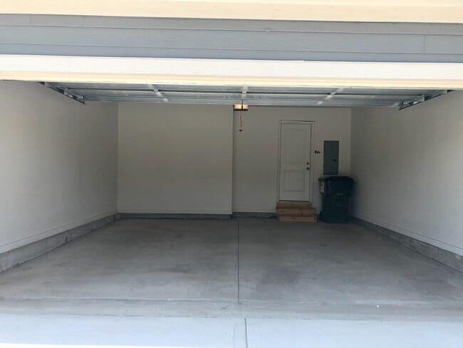 Building Photo - 4 Bed Attached Villa in Blue Springs