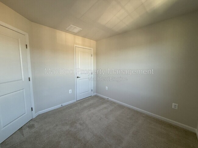 Building Photo - 1100 Rampart Dr