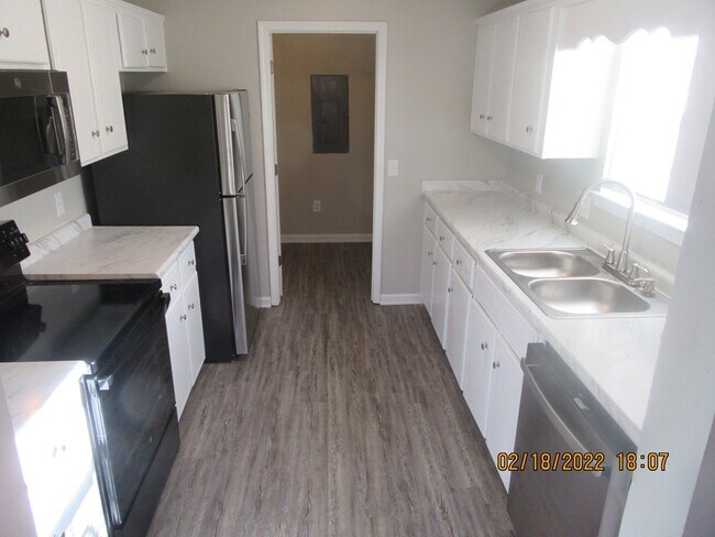 Building Photo - 862 Lyndsi Ln