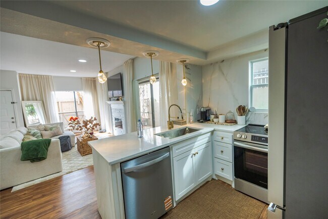 Building Photo - 1829 Augusta Dr