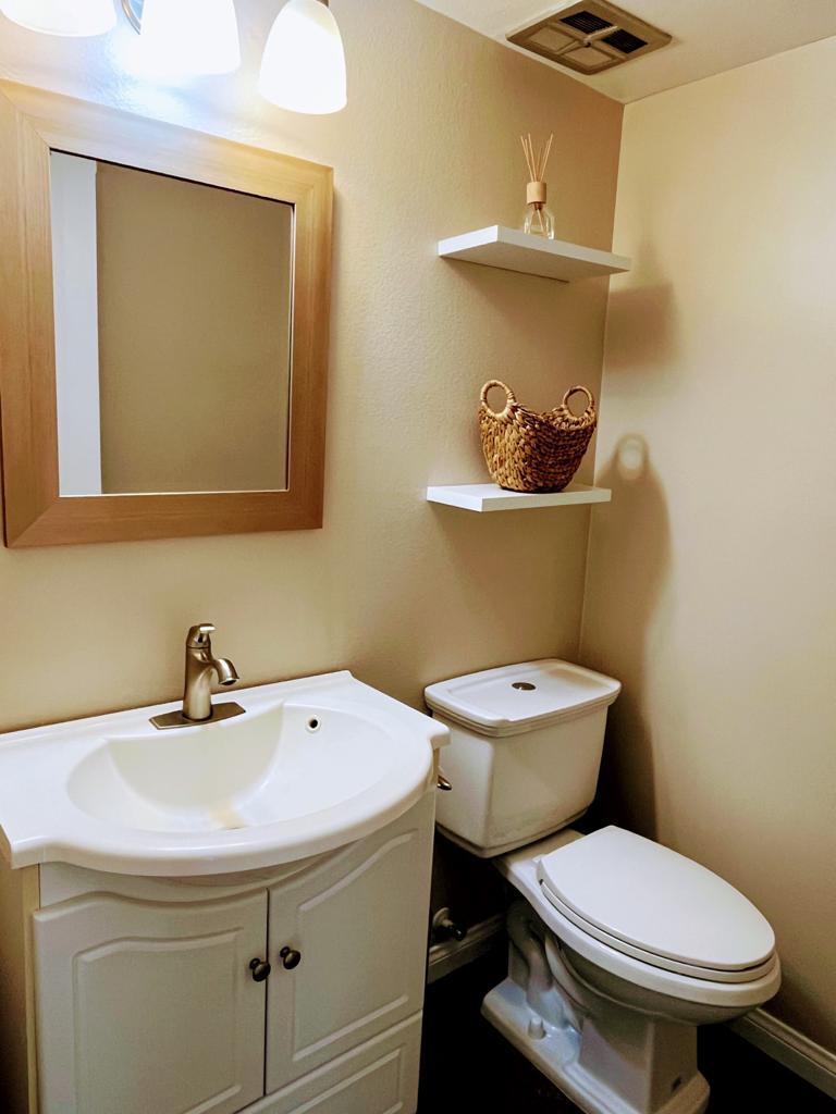 Guest bathroom ground floor - 999 San Pasqual St