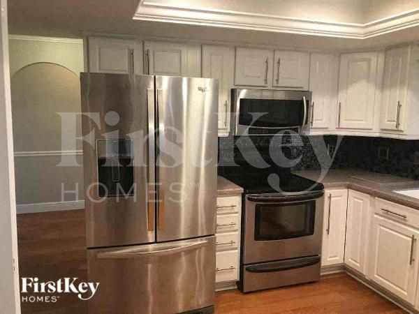 Building Photo - 17261 Oriole Rd