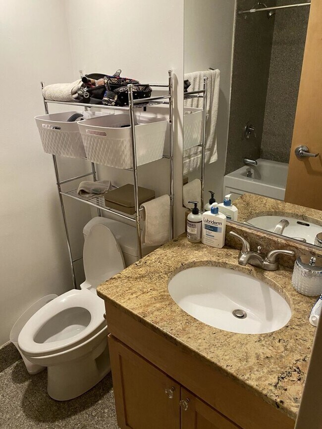 Building Photo - HOT NORTH END LISTING!!!!