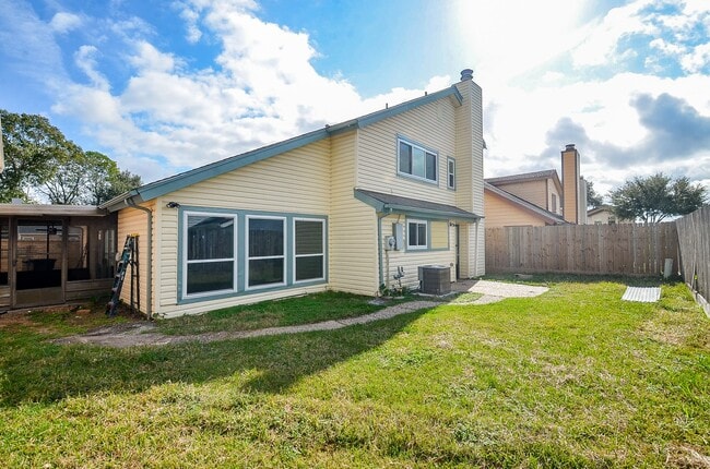 Building Photo - 12510 Seaswept Dr