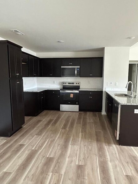 Building Photo - 403 Grand Oaks Dr