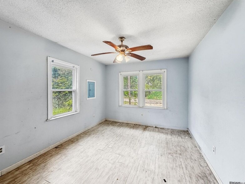 Building Photo - 5156 Linden St