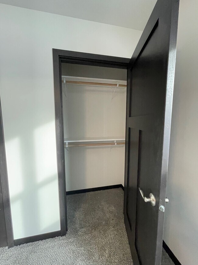 Building Photo - 995 Morning Star Ln