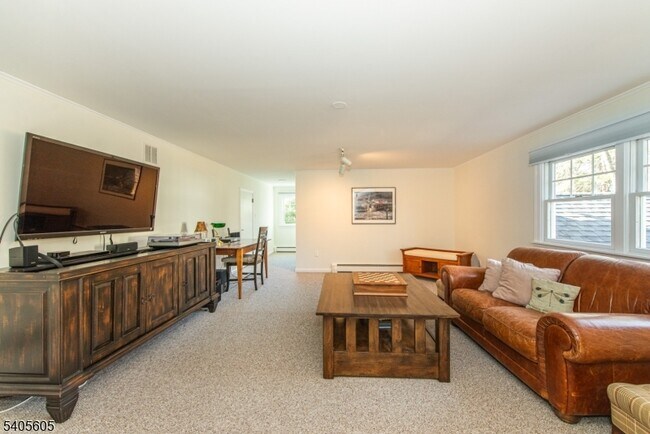 Building Photo - 237 Morris Ave