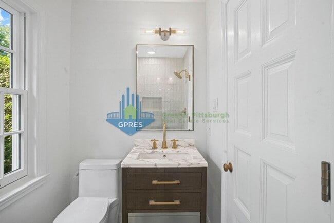 Building Photo - Elegant Fox Chapel 4-Bedroom, 3.5-Bath Home
