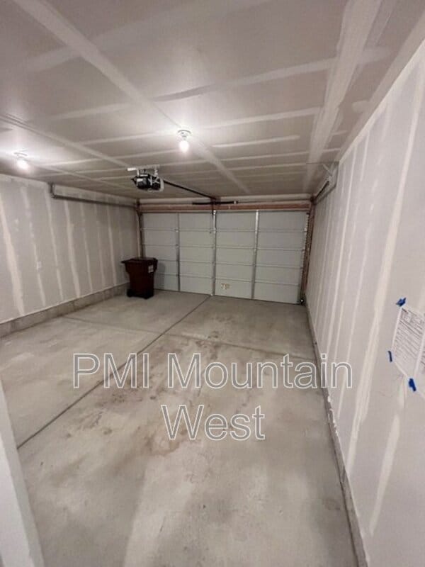 Building Photo - 3898 Bowie Dr