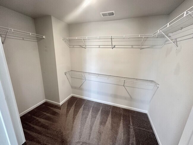 Building Photo - 340 Emery Oak Dr