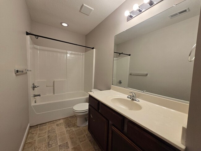 Building Photo - Two Story, 4 Bed, 2.5 Bath in the Stockbri...