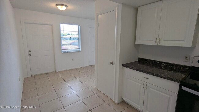 Building Photo - 2170 Knox McRae Dr