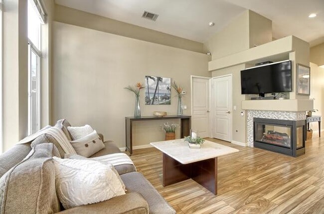 Building Photo - 538 Donizetti Ave