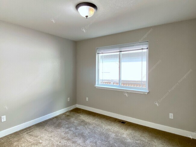 Building Photo - Updated Gem Near the River Trail – Minutes...