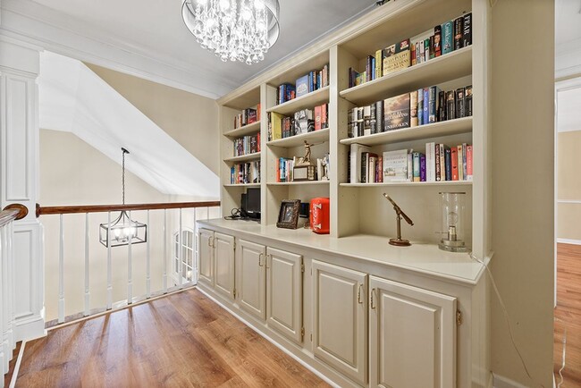 Building Photo - Gorgeous, multi-level condo!