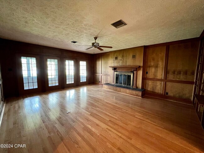 Building Photo - 2402 Ashland Rd