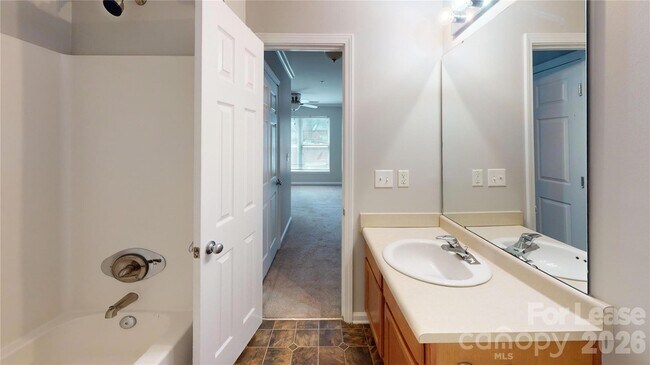 Building Photo - 537 Donatello Avenue