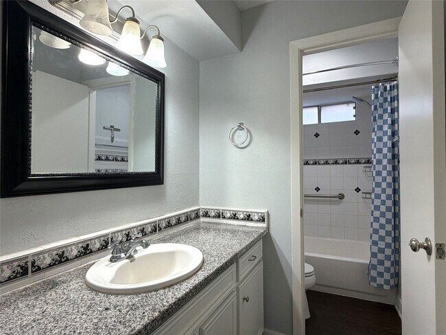 Building Photo - 1806 Airline Dr