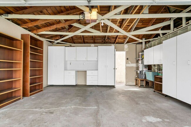Building Photo - Great detached Home in Pacific Beach! Avai...