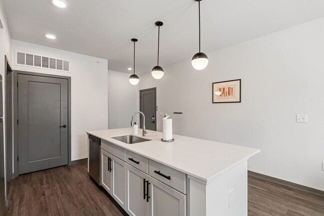 Building Photo - 6160 N Rural St