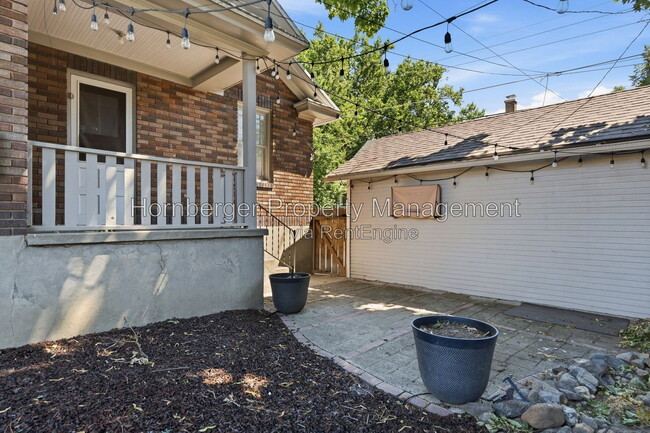 Building Photo - 1210 S Maple St