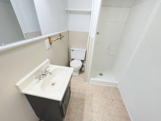 Building Photo - short term lease available
