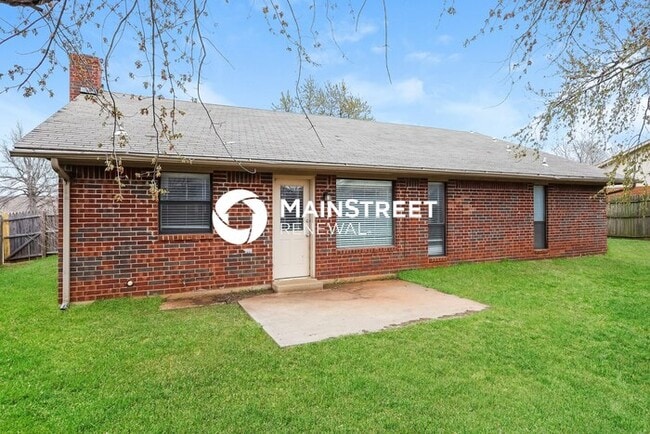 Building Photo - 3 Bedroom Pet-Friendly Home in Oklahoma City, OK with Main Street Renewal