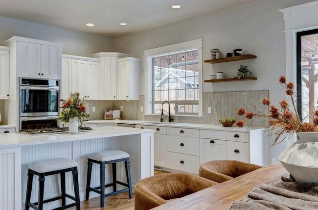 Building Photo - Beautiful home perfect for entertaining