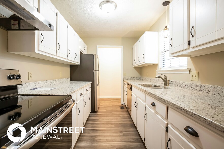 Building Photo - 785 Summer Hill Ln