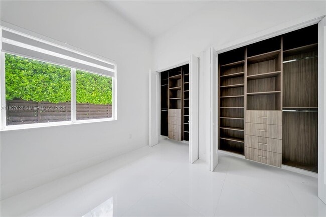 Building Photo - 10203 SW 136th St