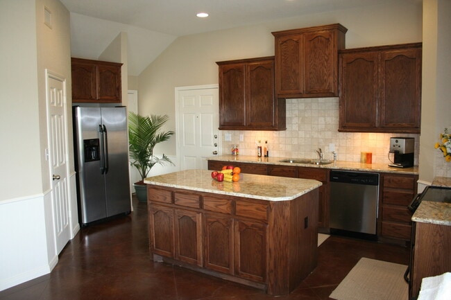 Building Photo - Salem Way Luxury Duplex
