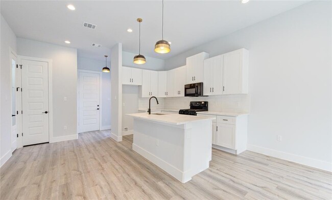 Building Photo - 3714 Mainer St