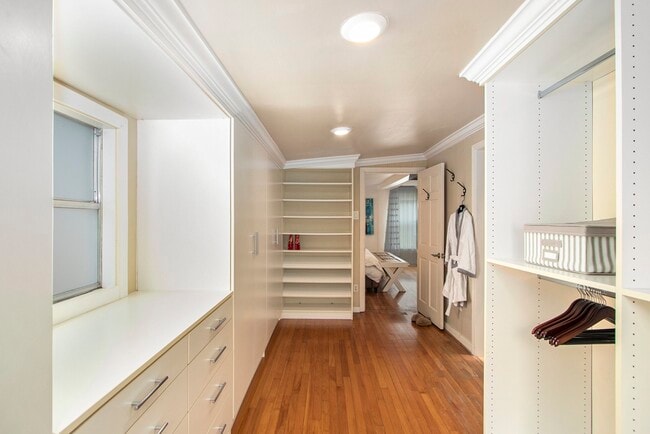 Building Photo - 2522 Wordsworth St