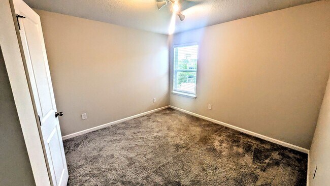 Building Photo - Annual UNfurnished NEW 4/ 2 1/2 home off S...