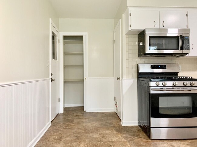 Building Photo - Two Bedroom Home in Northwest Grand Rapids