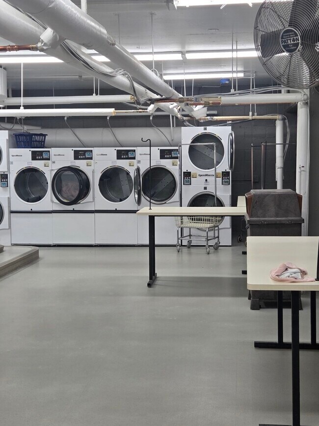 Building Photo - 3100 N Lake Shore Dr