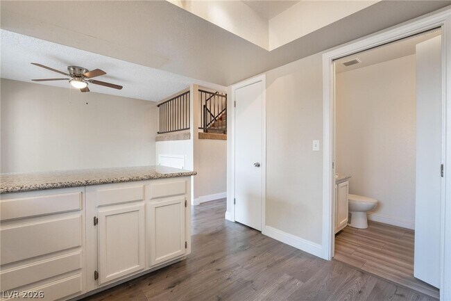 Building Photo - 3929 S Torrey Pines Dr